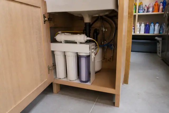 Reverse osmosis water filter system installed under a laundry room sink in a home in Tempe, AZ.